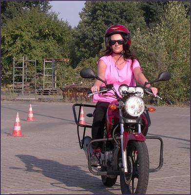 Kursantka Natalia na placu manewrowym