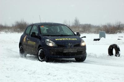 Kursant nauka jazdy w zimie